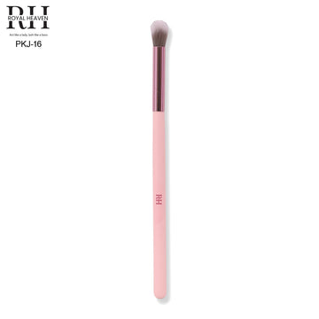 Short Blending Brush - Master Precision Blending for a Seamless Look